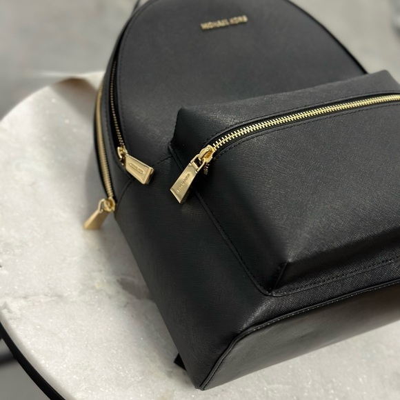 Sally Medium Saffiano Leather 2-In-1 Backpack

Style # 30S3GYDB6L main image 8